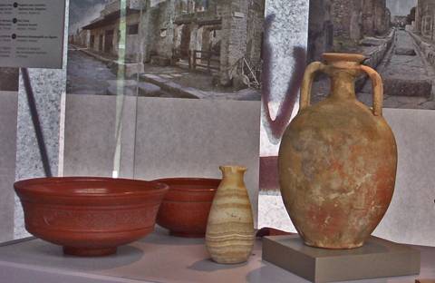 Vaisselle trouvée à Pompéi.