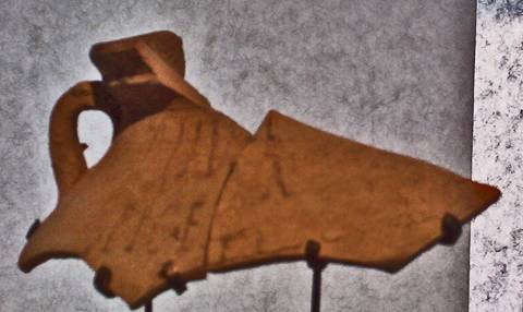 Morceau de pot à provision, avec mention du contenu. Trouvé à Bliesbruck.