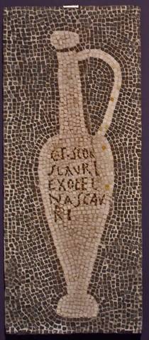 Mosaïque d'angle de l'atrium d'Aulus Umbricius Scaurus, célèbre fabriquant de garum.