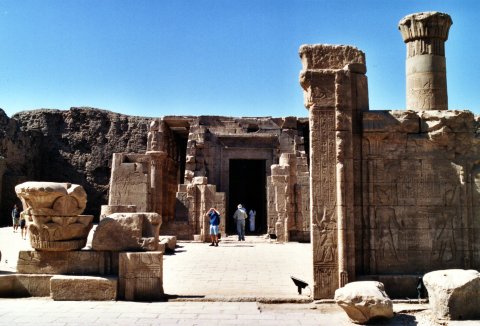 Edfou. Le mammissi. Photo L. Kuntz