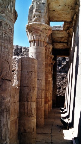 Edfou. Le mammissi. Photo L. Kuntz