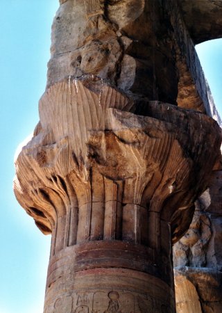 Edfou. Le mammissi. Photo M. Heilig