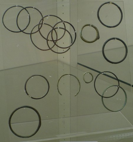 Bracelets en bronze. Hallstatt. Rustroff.