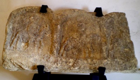 Stèle aux trois Epona. Daspich, sablière St Hubert.