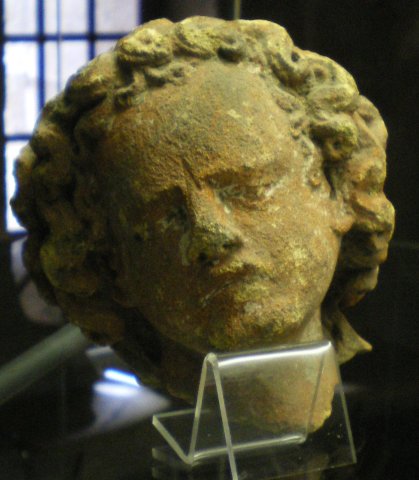 Tête de St Jean provenant du retable des Augustins. Vers 1400.