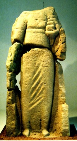 Abondance. Grès. Saint-Quirin, Croix-Guillaume, aire cultuelle.