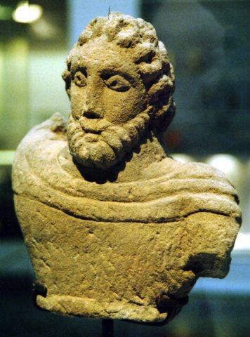 Buste de Jupiter cavalier. Grès. Hommert.