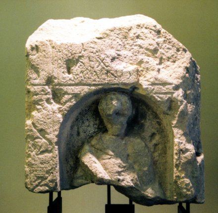 Stèle funéraire. Gélucourt, près de la villa de la Fontaine.