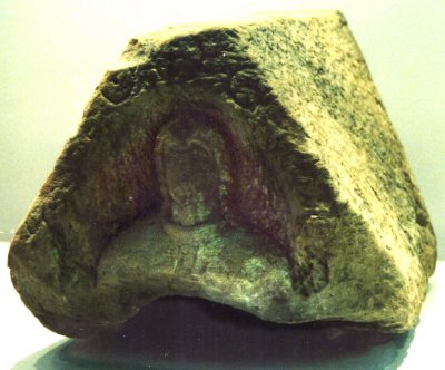 Stèle-maison. Grès. Plaine de Walsch, Judenfeld.