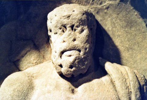 Stèle à quatre dieux. Hercule