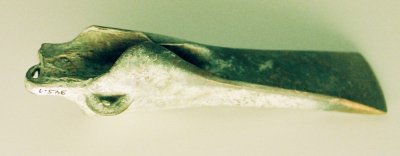 Hache à ailerons. Bronze. Bronze final II B. Berthelming.