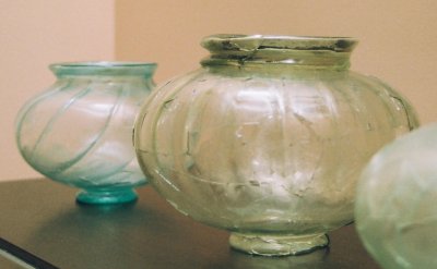 Urnes funéraires. Verre. Hultehouse-Limersberg, nécropole, sépultures 49, 51.