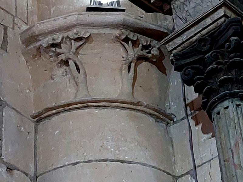 Chapiteau de colonne. Photo Marc Heilig