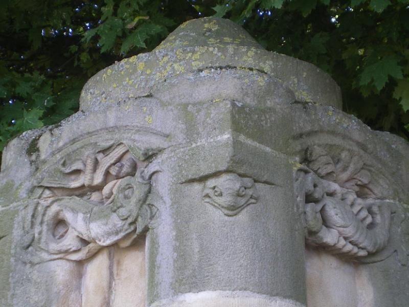 Fontaine du Jardin Boufflers. Pilier. Photo Marc Heilig